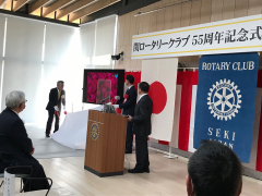 大型モニター